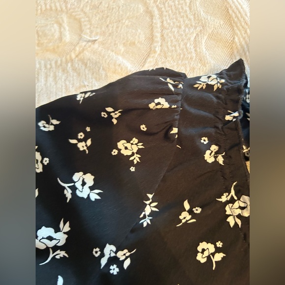 Sweet Baby Jamie Black Floral Tie Top - Picture 8 of 11